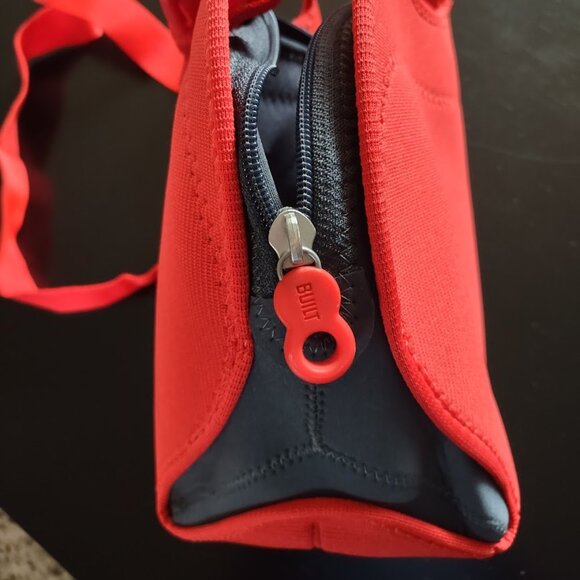 BUILT Cargo Red Crossbody Medium Neoprene Polyester Camera Bag NEW - Picture 3 of 5